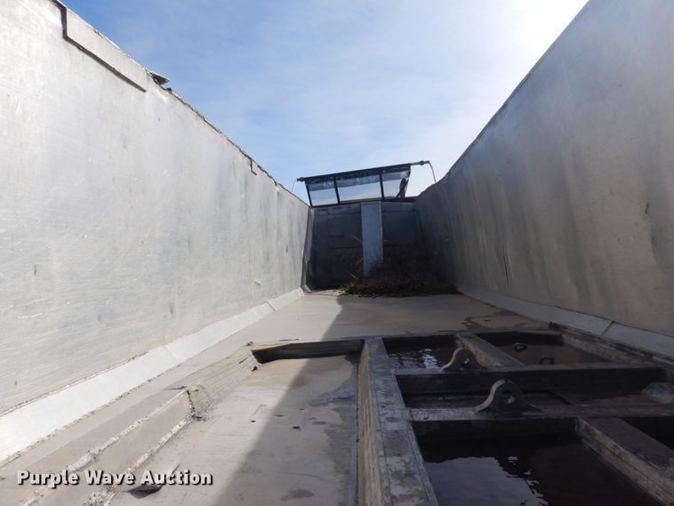 image for item DH5087 1995 East end dump trailer