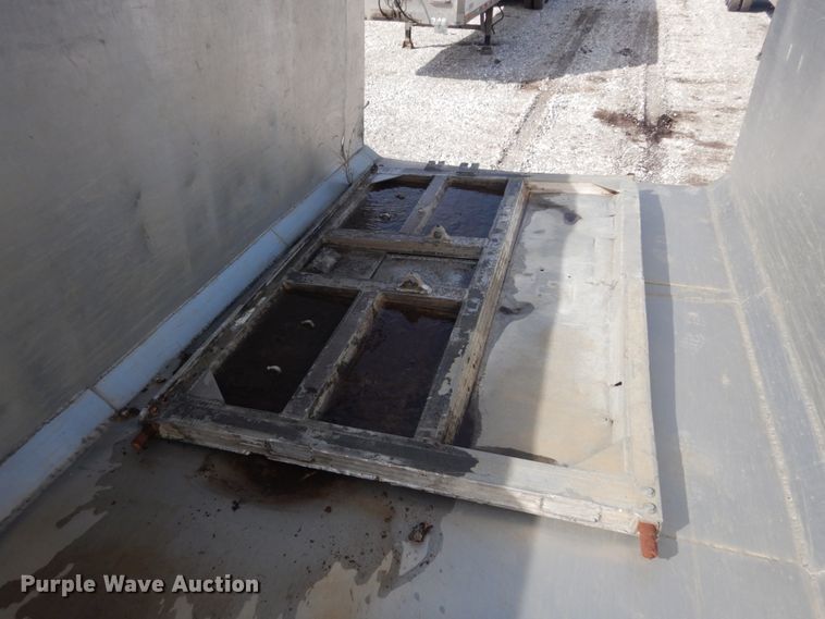 image for item DH5087 1995 East end dump trailer