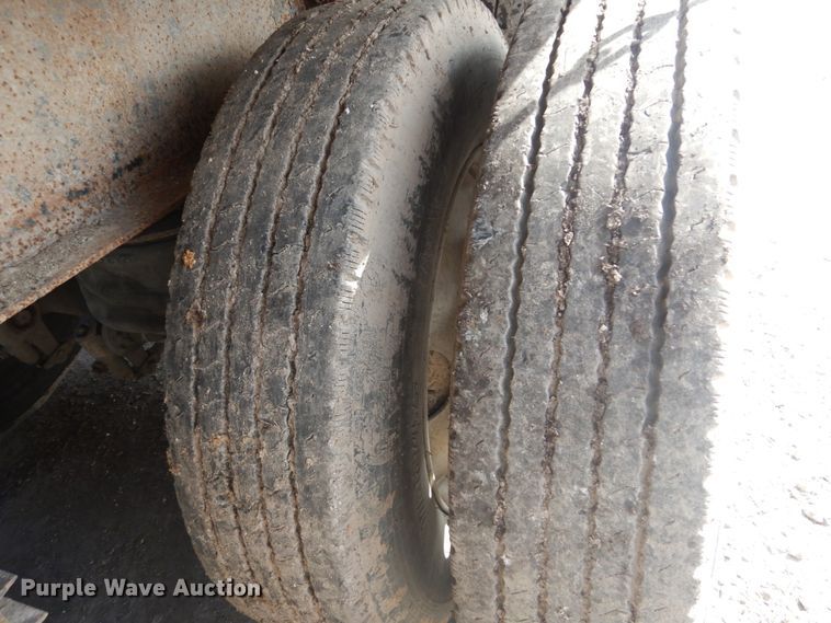 image for item DH5087 1995 East end dump trailer