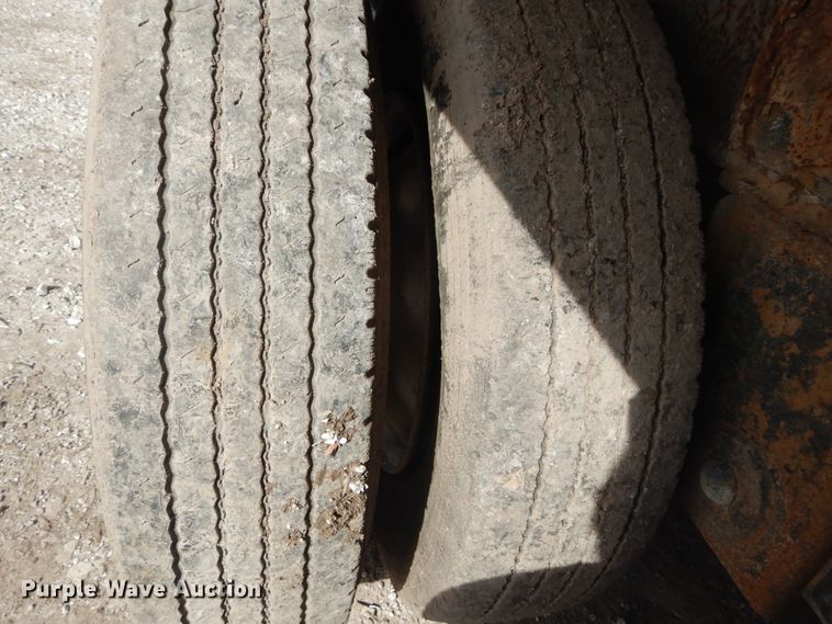 image for item DH5087 1995 East end dump trailer