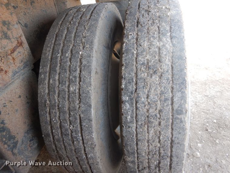 image for item DH5087 1995 East end dump trailer