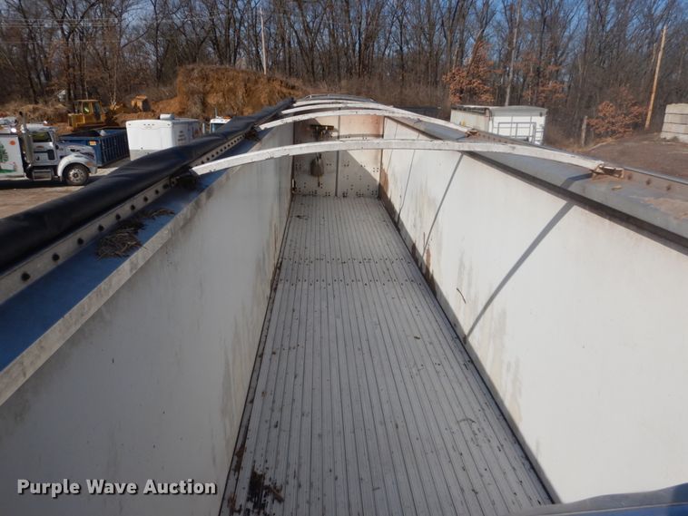 image for item DH5088 2007 Wilkens live bottom trailer