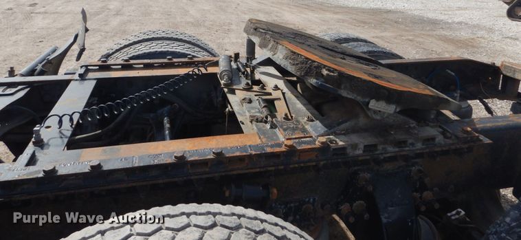 image for item DH5089 2004 Freightliner Columbia semi truck