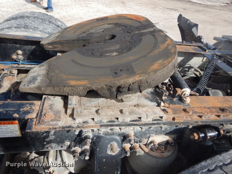 image for item DH5089 2004 Freightliner Columbia semi truck