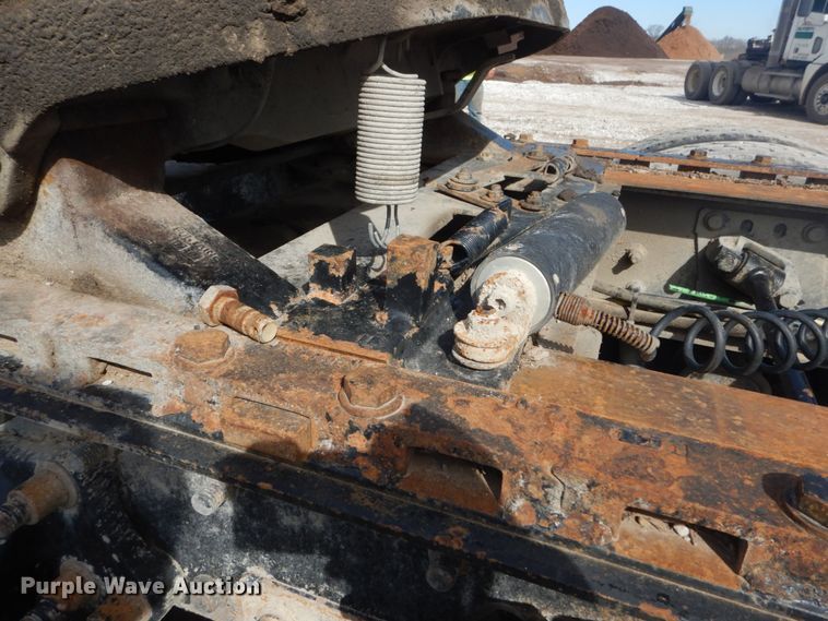 image for item DH5089 2004 Freightliner Columbia semi truck