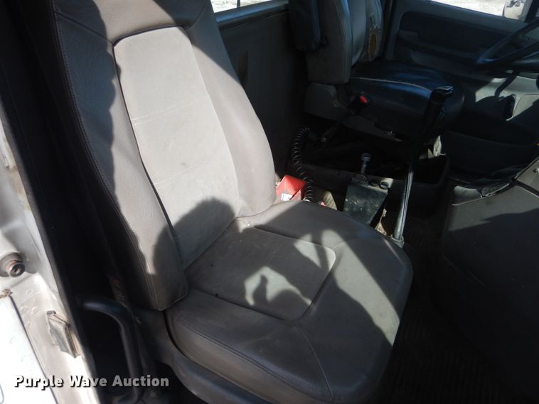 image for item DH5089 2004 Freightliner Columbia semi truck