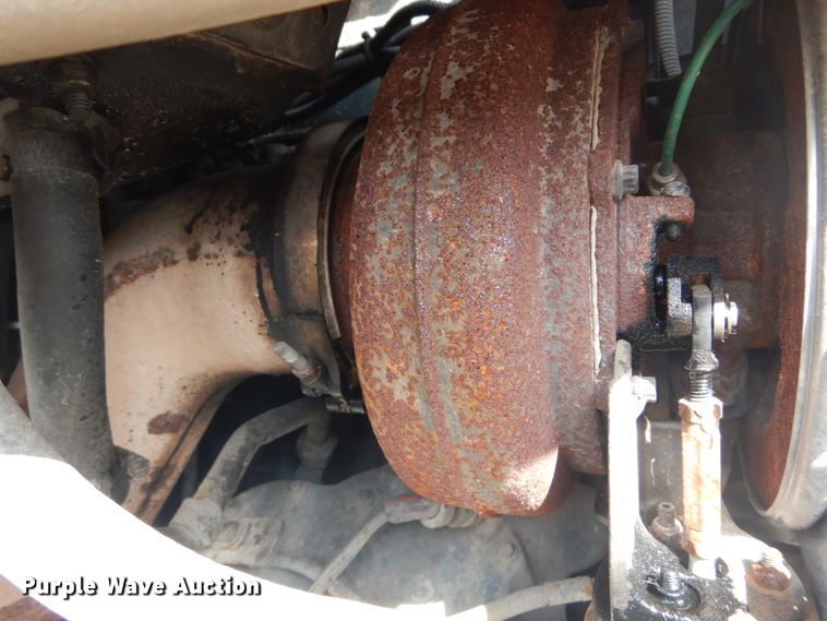 image for item DH5089 2004 Freightliner Columbia semi truck