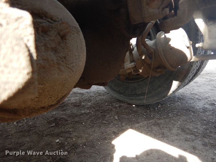 image for item DH5089 2004 Freightliner Columbia semi truck