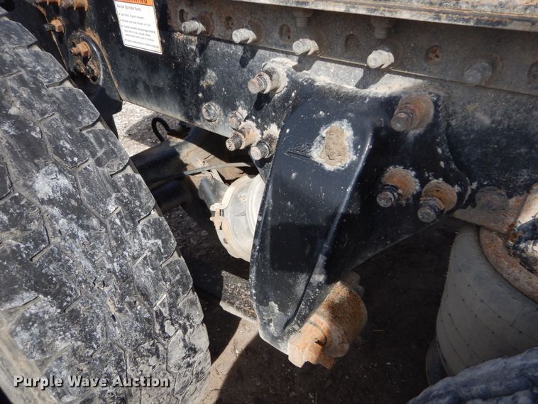 image for item DH5089 2004 Freightliner Columbia semi truck