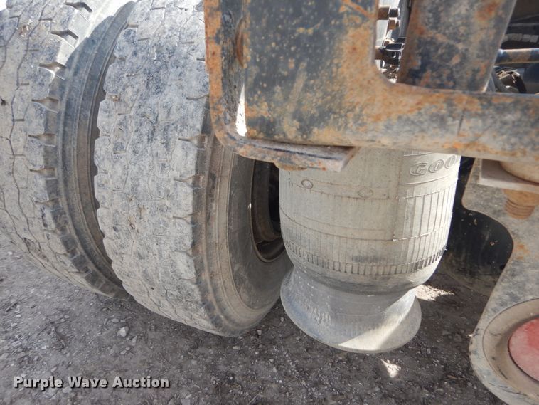 image for item DH5089 2004 Freightliner Columbia semi truck