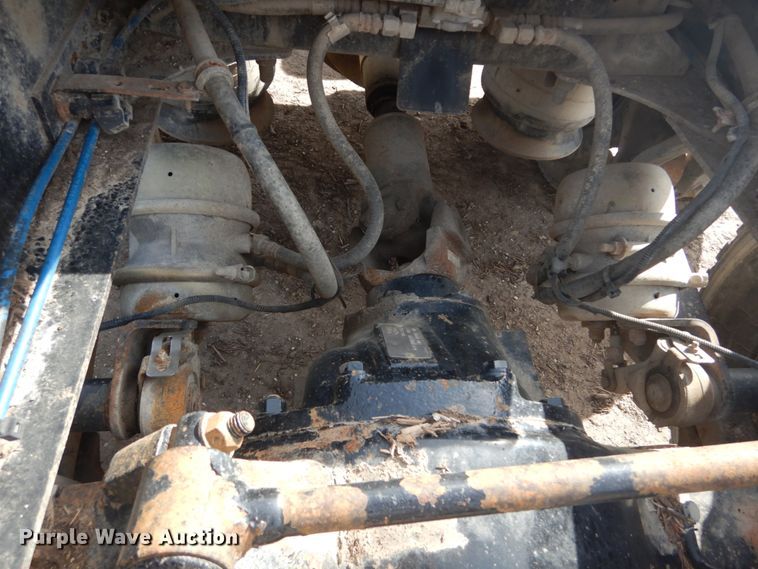 image for item DH5089 2004 Freightliner Columbia semi truck