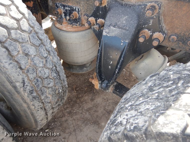 image for item DH5089 2004 Freightliner Columbia semi truck