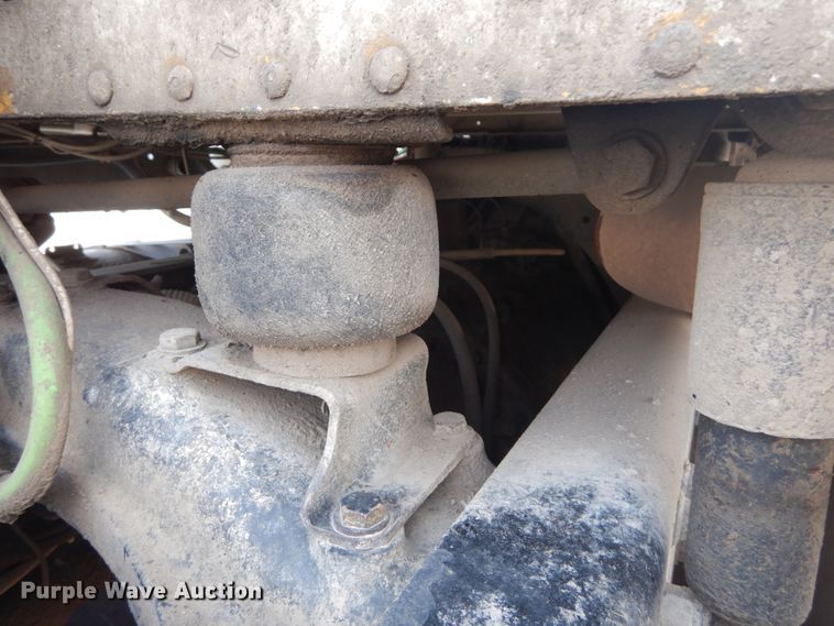 image for item DH5089 2004 Freightliner Columbia semi truck