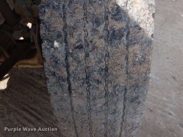 image for item DH5089 2004 Freightliner Columbia semi truck