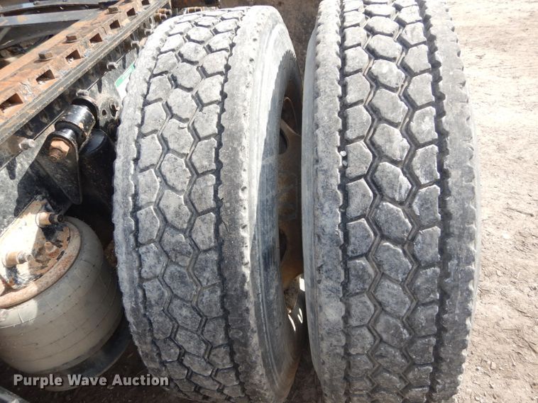 image for item DH5089 2004 Freightliner Columbia semi truck