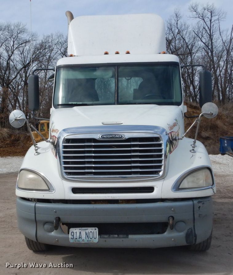image for item DH5092 2008 Freightliner Columbia semi truck