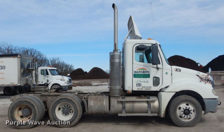 image for item DH5092 2008 Freightliner Columbia semi truck