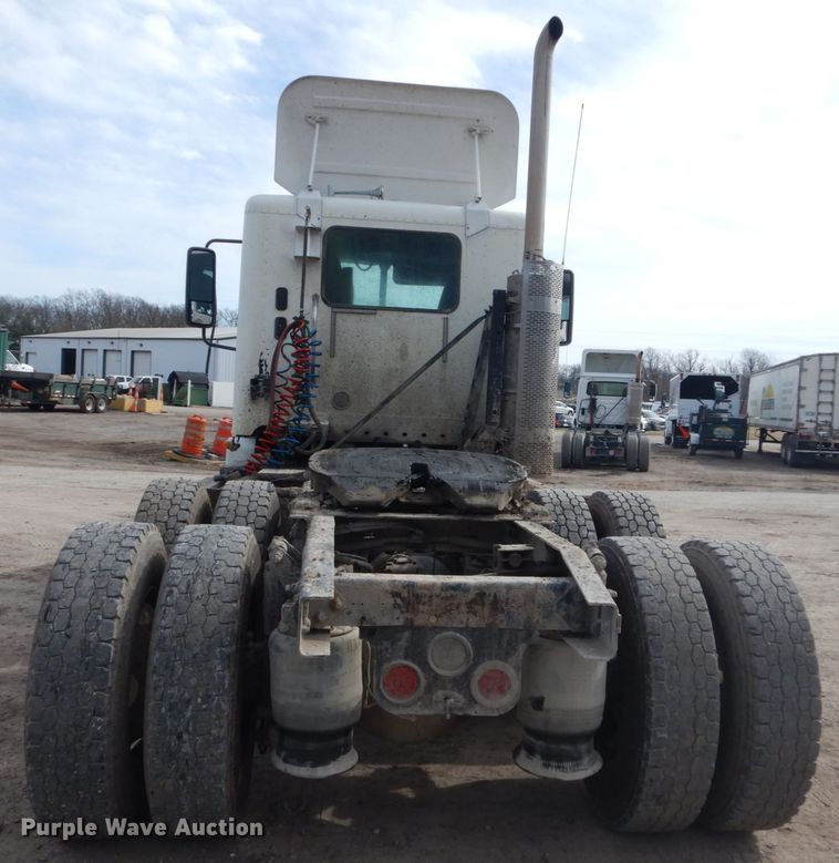 image for item DH5092 2008 Freightliner Columbia semi truck