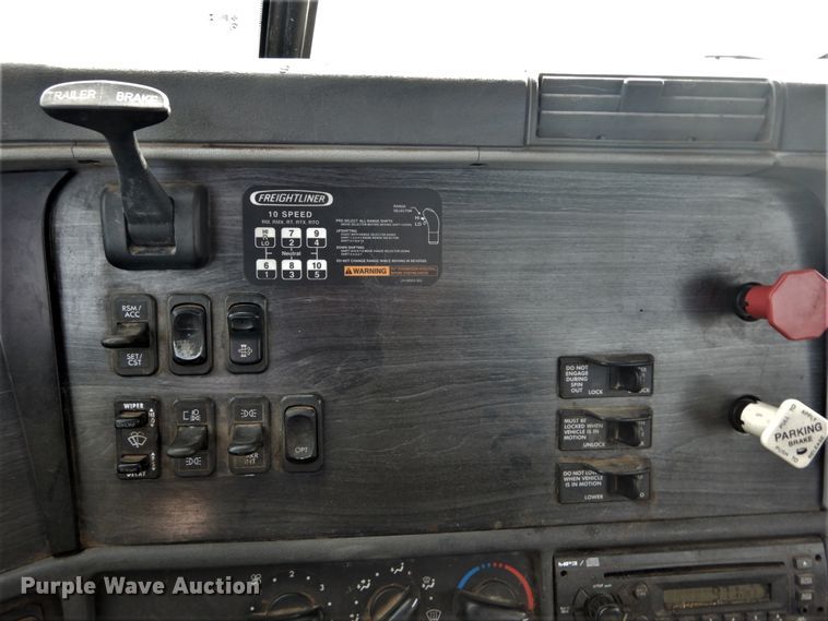 image for item DH5092 2008 Freightliner Columbia semi truck