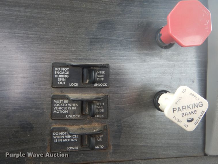 image for item DH5092 2008 Freightliner Columbia semi truck