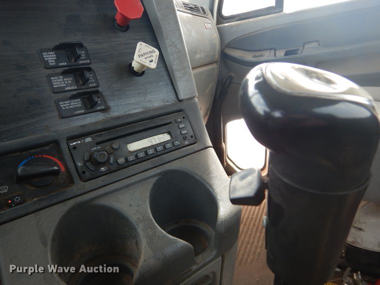 image for item DH5092 2008 Freightliner Columbia semi truck