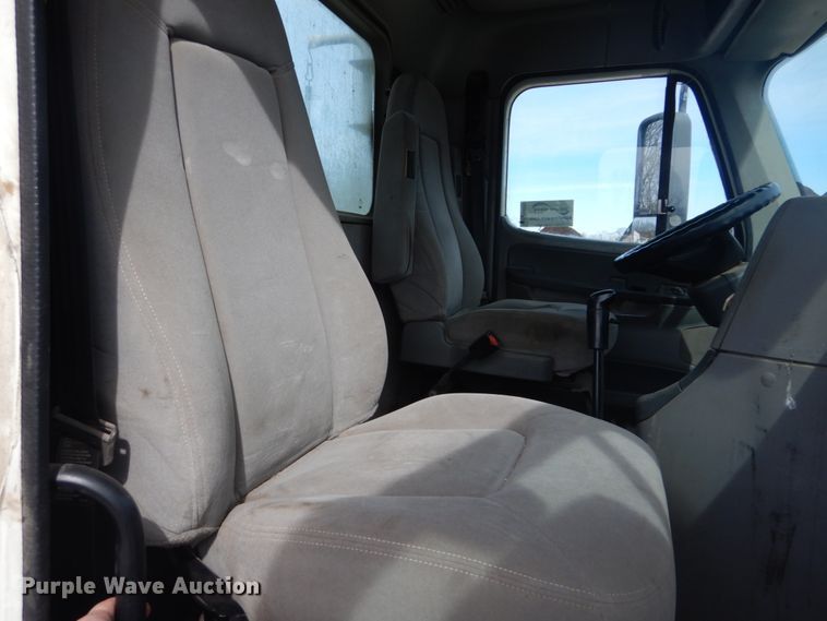 image for item DH5092 2008 Freightliner Columbia semi truck