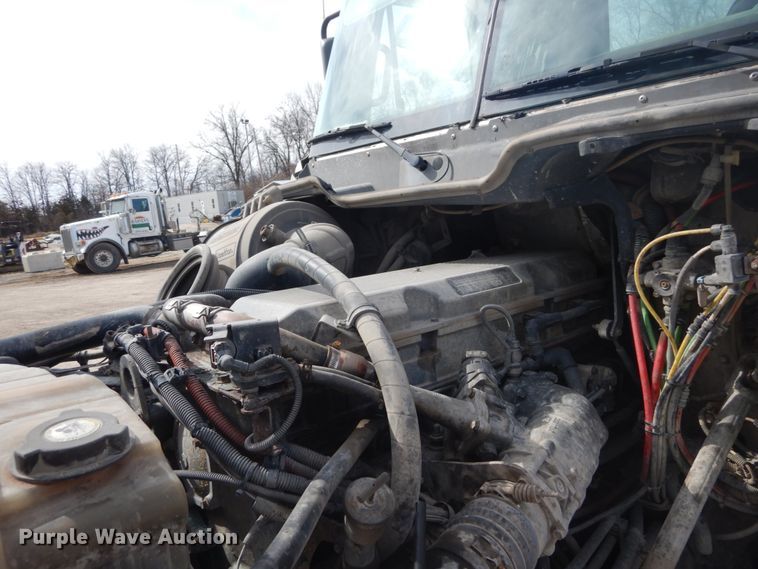 image for item DH5092 2008 Freightliner Columbia semi truck