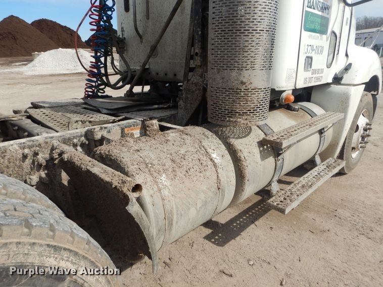 image for item DH5092 2008 Freightliner Columbia semi truck