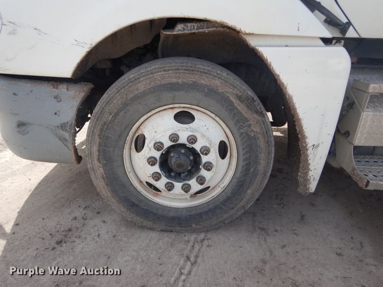 image for item DH5092 2008 Freightliner Columbia semi truck