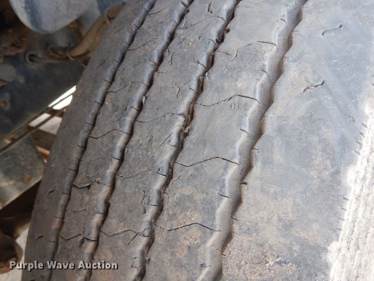 image for item DH5092 2008 Freightliner Columbia semi truck