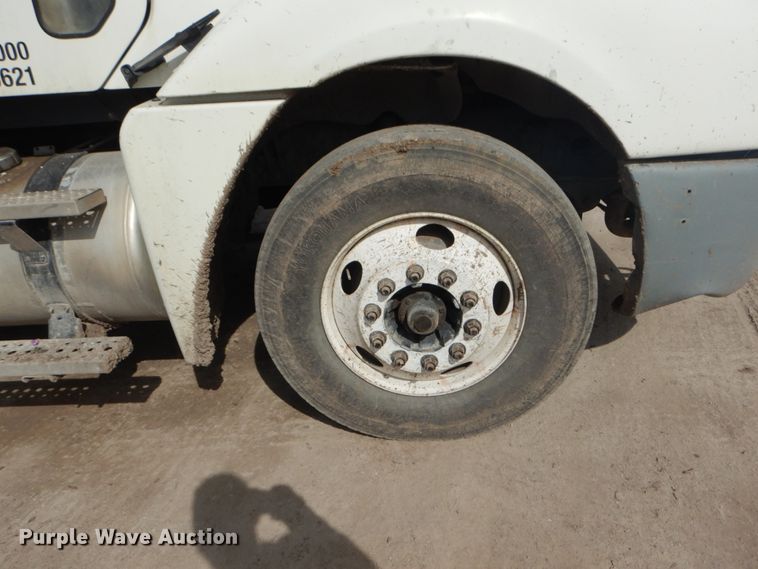 image for item DH5092 2008 Freightliner Columbia semi truck