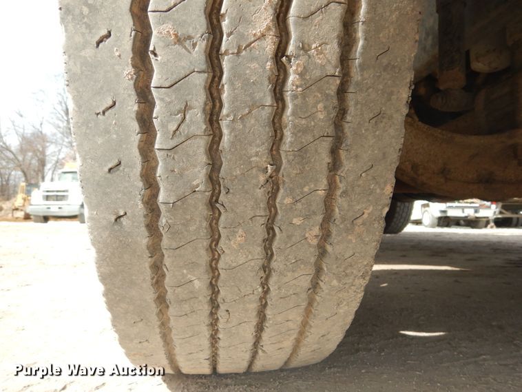 image for item DH5092 2008 Freightliner Columbia semi truck