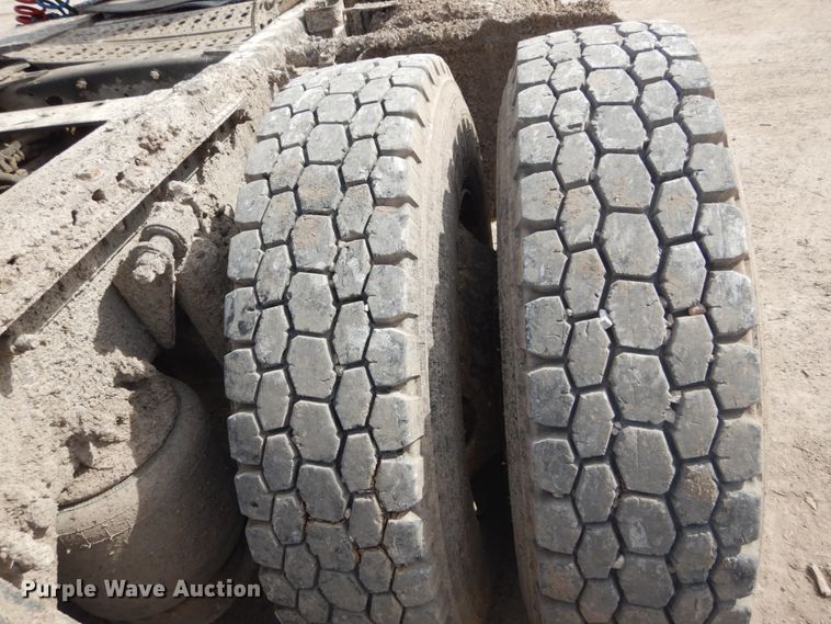 image for item DH5092 2008 Freightliner Columbia semi truck