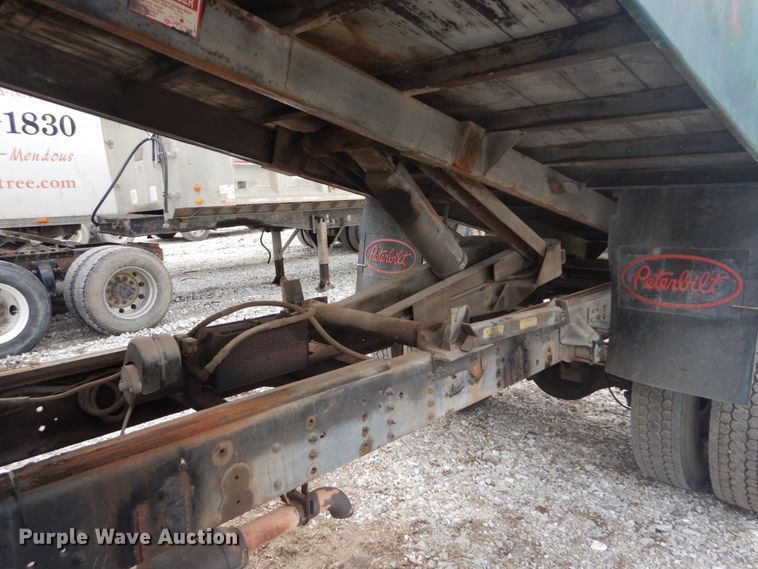 image for item DH5093 1999 GMC C6500 chip bed truck