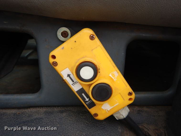 image for item DH5093 1999 GMC C6500 chip bed truck