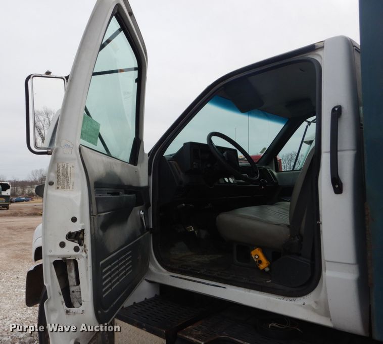 image for item DH5093 1999 GMC C6500 chip bed truck