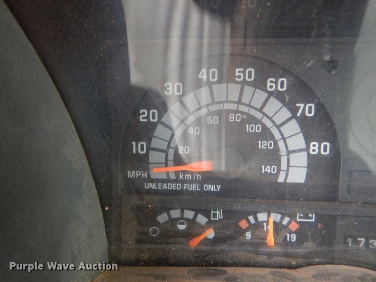 image for item DH5093 1999 GMC C6500 chip bed truck