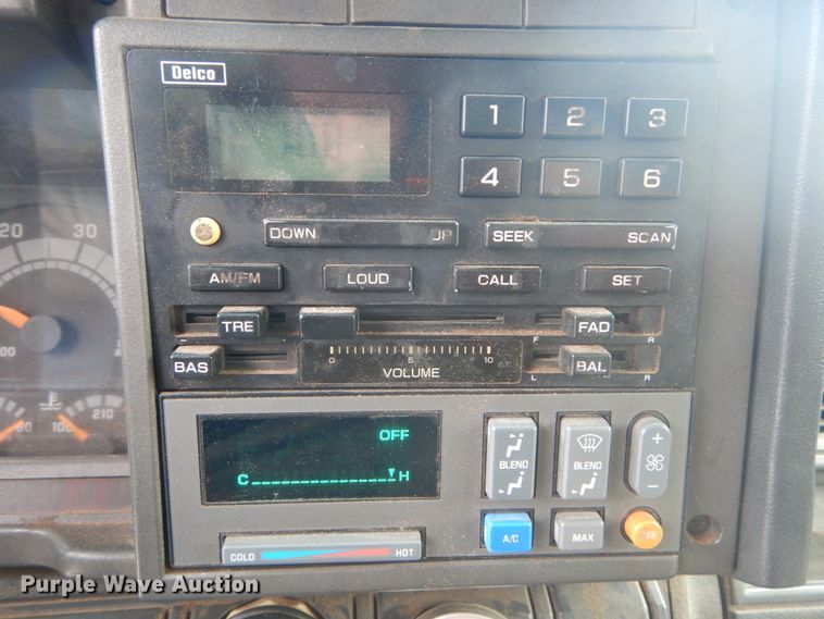 image for item DH5093 1999 GMC C6500 chip bed truck