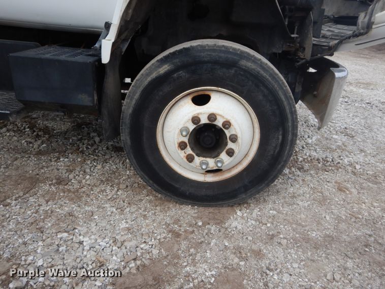 image for item DH5093 1999 GMC C6500 chip bed truck