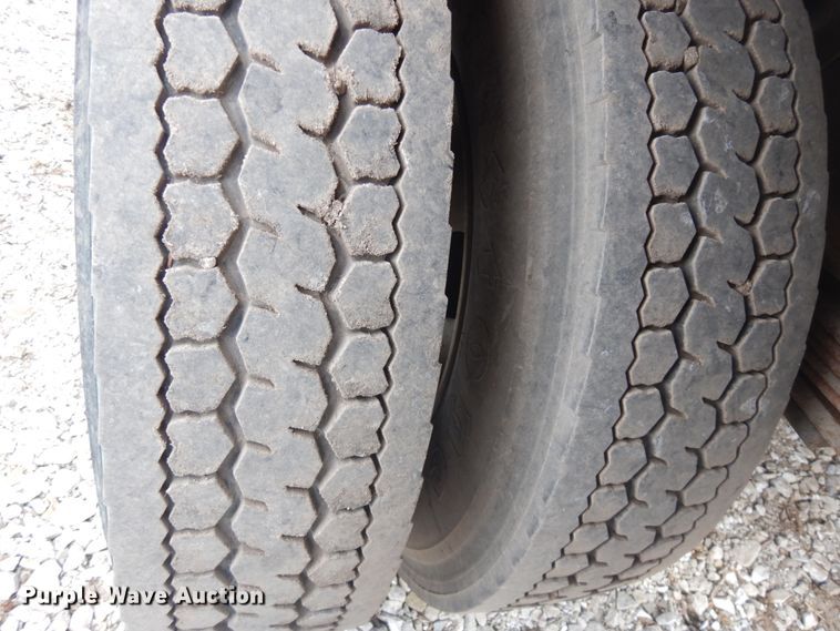 image for item DH5093 1999 GMC C6500 chip bed truck