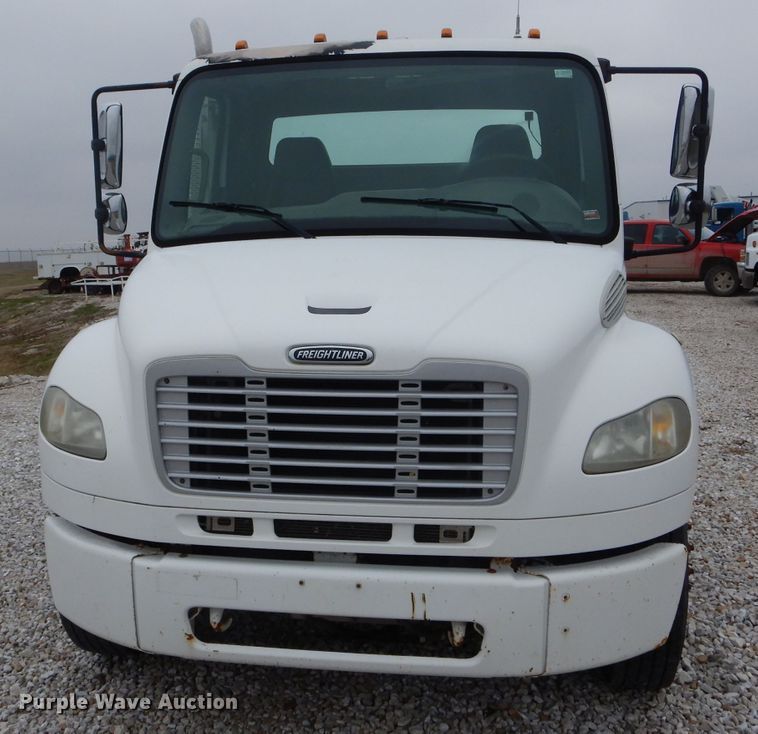image for item DH6478 2005 Freightliner M2 truck cab and chassis