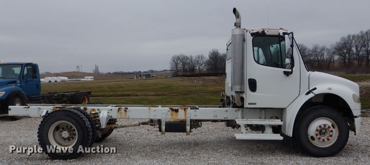 image for item DH6478 2005 Freightliner M2 truck cab and chassis
