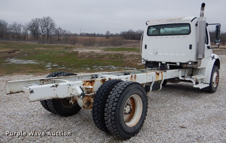 image for item DH6478 2005 Freightliner M2 truck cab and chassis