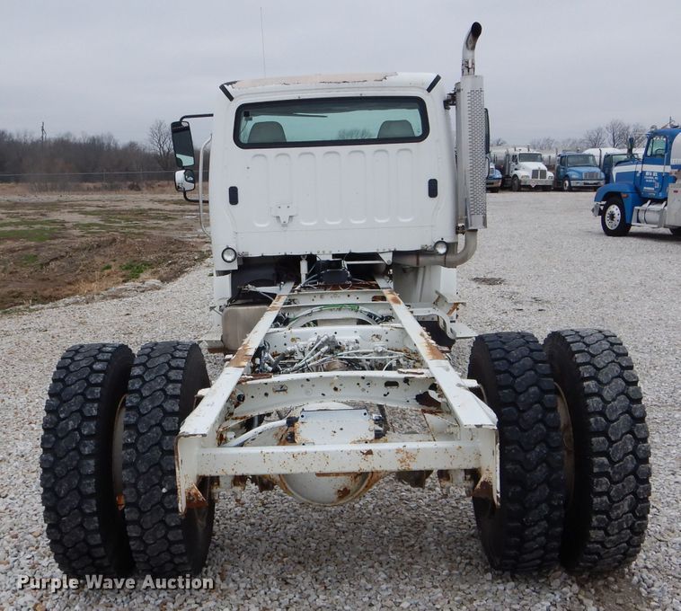 image for item DH6478 2005 Freightliner M2 truck cab and chassis