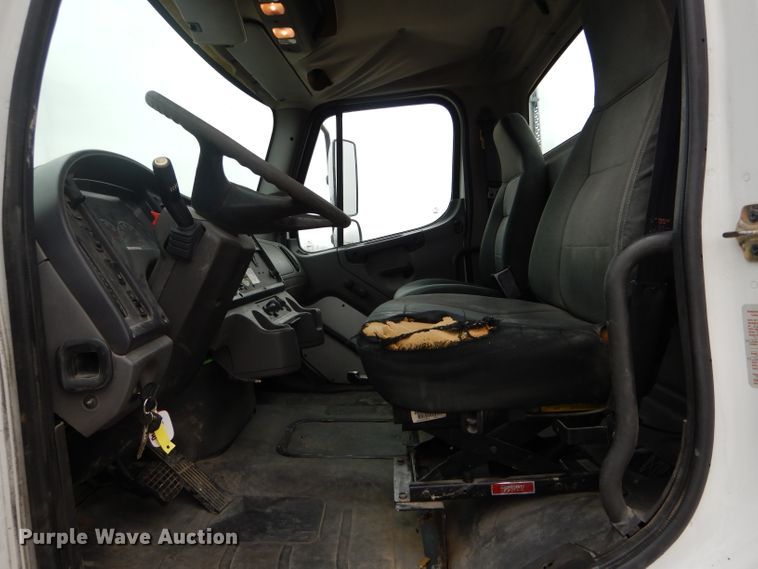 image for item DH6478 2005 Freightliner M2 truck cab and chassis