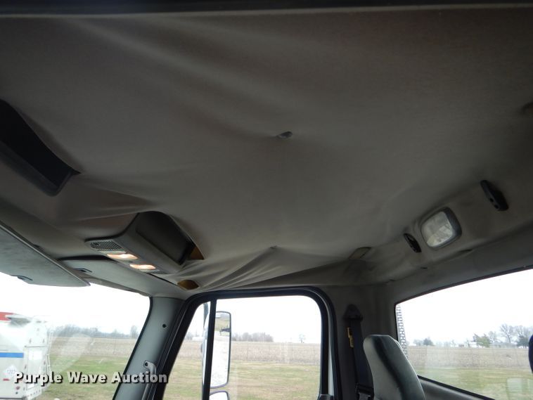 image for item DH6478 2005 Freightliner M2 truck cab and chassis