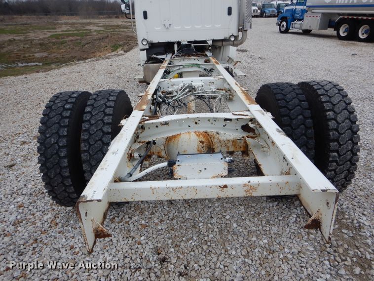 image for item DH6478 2005 Freightliner M2 truck cab and chassis