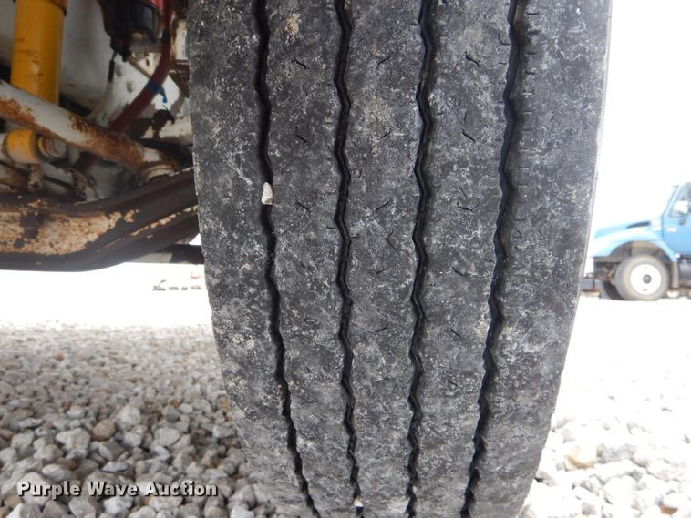 image for item DH6478 2005 Freightliner M2 truck cab and chassis