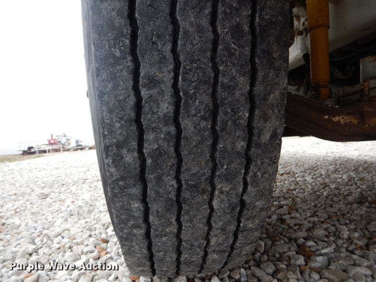 image for item DH6478 2005 Freightliner M2 truck cab and chassis