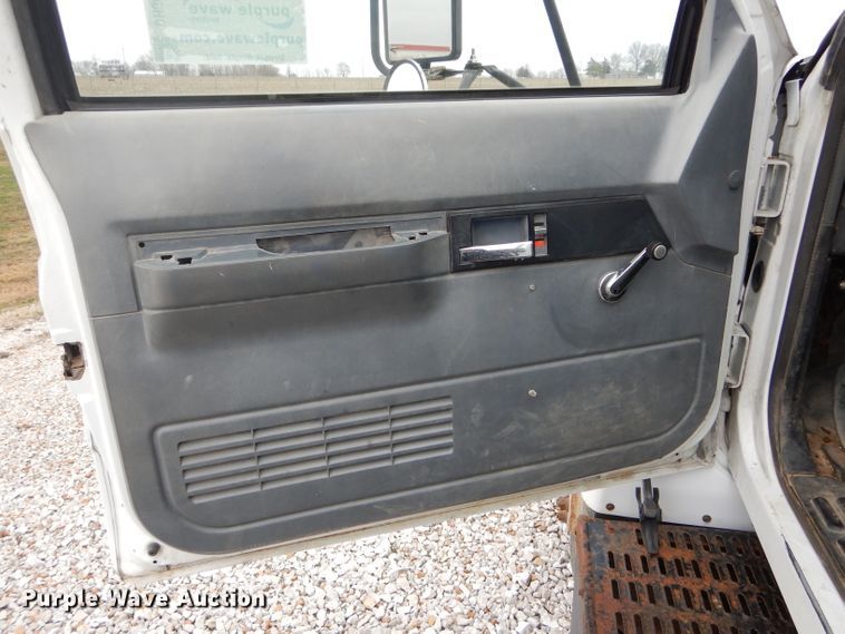 image for item DH6479 1995 Chevrolet C5500 crane truck